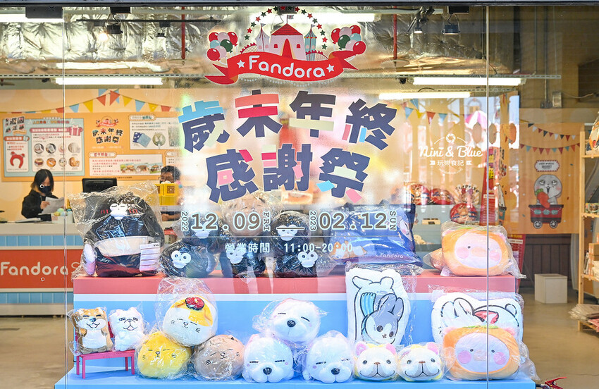 臺中驛冬日嘉年華 | 超萌角色搭乘旋轉木馬、摩天輪來到臺中驛鐵道文化園區,2022台中耶誕景點推薦 @Nini and Blue 玩樂食記