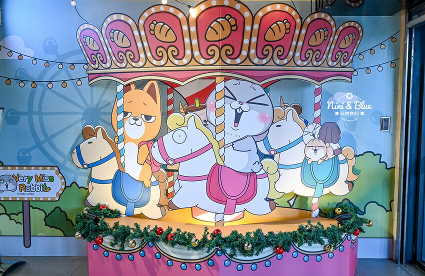 臺中驛冬日嘉年華 | 超萌角色搭乘旋轉木馬、摩天輪來到臺中驛鐵道文化園區,2022台中耶誕景點推薦 @Nini and Blue 玩樂食記