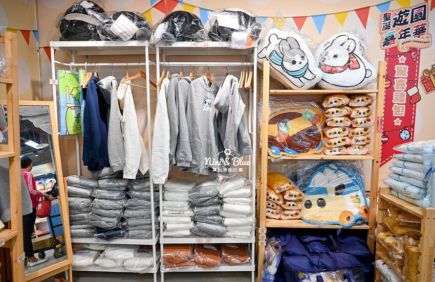 臺中驛冬日嘉年華 | 超萌角色搭乘旋轉木馬、摩天輪來到臺中驛鐵道文化園區,2022台中耶誕景點推薦 @Nini and Blue 玩樂食記