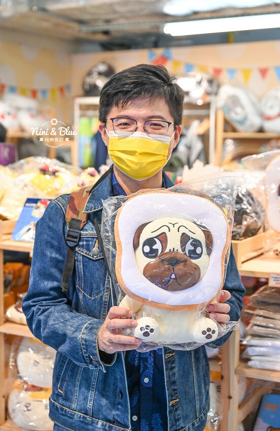 臺中驛冬日嘉年華 | 超萌角色搭乘旋轉木馬、摩天輪來到臺中驛鐵道文化園區,2022台中耶誕景點推薦 @Nini and Blue 玩樂食記