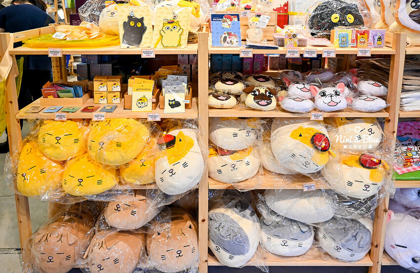 臺中驛冬日嘉年華 | 超萌角色搭乘旋轉木馬、摩天輪來到臺中驛鐵道文化園區,2022台中耶誕景點推薦 @Nini and Blue 玩樂食記