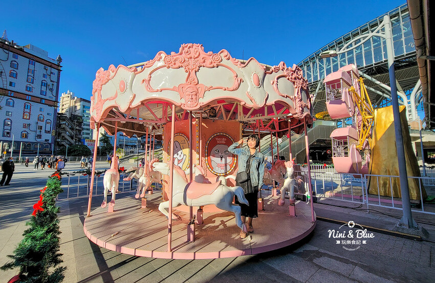 臺中驛冬日嘉年華 | 超萌角色搭乘旋轉木馬、摩天輪來到臺中驛鐵道文化園區,2022台中耶誕景點推薦 @Nini and Blue 玩樂食記