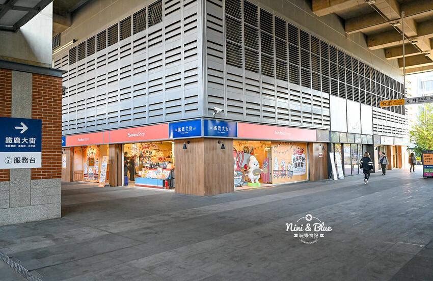 臺中驛冬日嘉年華 | 超萌角色搭乘旋轉木馬、摩天輪來到臺中驛鐵道文化園區,2022台中耶誕景點推薦 @Nini and Blue 玩樂食記