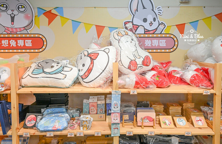 臺中驛冬日嘉年華 | 超萌角色搭乘旋轉木馬、摩天輪來到臺中驛鐵道文化園區,2022台中耶誕景點推薦 @Nini and Blue 玩樂食記