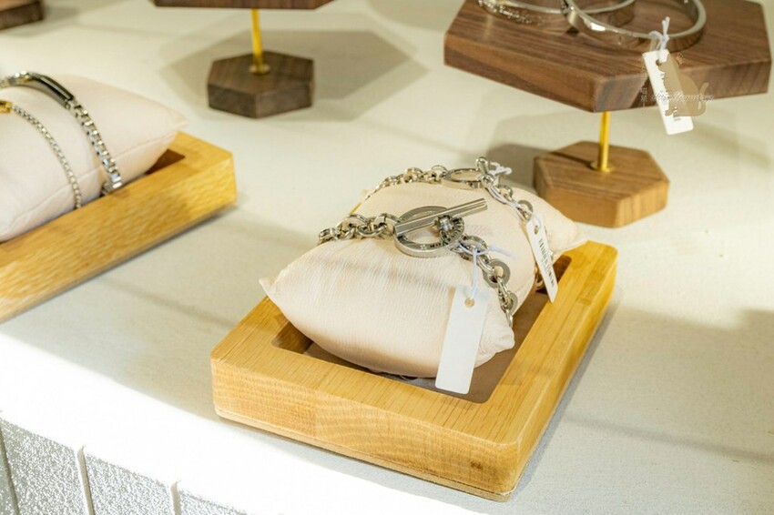 台中婚戒 ｜飾品  IR 飾品專賣 刻劃粗曠感老宅裡的飾品店…這裡不是咖啡館 ，免費喝咖啡