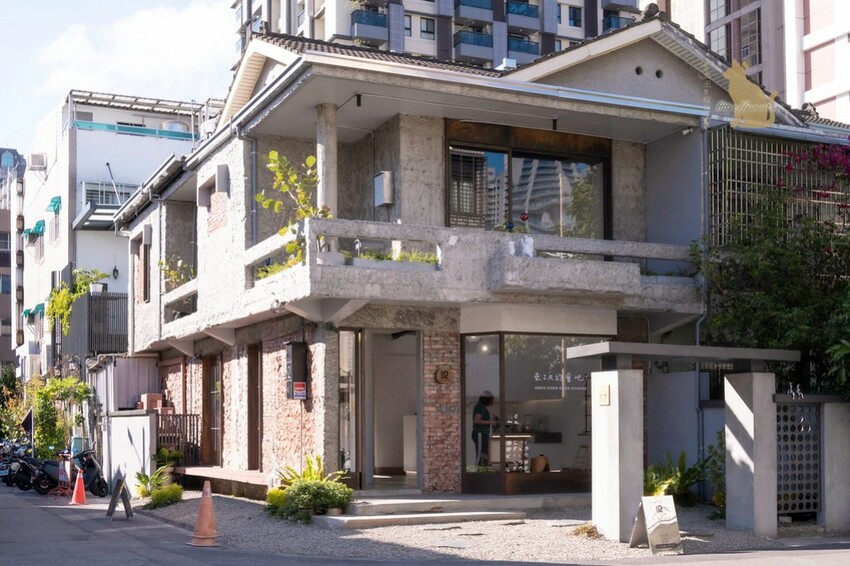 台中婚戒 ｜飾品  IR 飾品專賣 刻劃粗曠感老宅裡的飾品店…這裡不是咖啡館 ，免費喝咖啡