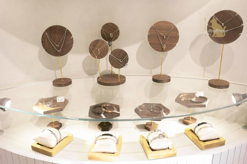 台中婚戒 ｜飾品  IR 飾品專賣 刻劃粗曠感老宅裡的飾品店…這裡不是咖啡館 ，免費喝咖啡