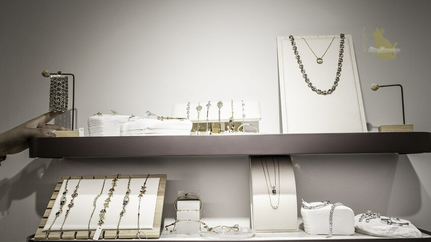 台中婚戒 ｜飾品  IR 飾品專賣 刻劃粗曠感老宅裡的飾品店…這裡不是咖啡館 ，免費喝咖啡