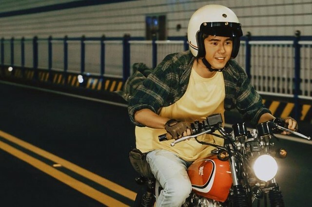 The Movie posters & stills of Chinese Movie 中國電影《四海》(Only Fools Rush In) was launching from Dec 2, 2022 onwards in Taiwan.