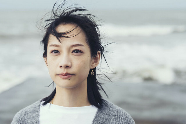 The TV anthology series posters & stills of  2022公視年度大戲「你的婚姻不是你的婚姻 On Marriage」 單元劇三《恭請光臨曾賈府喜事》 will be launching in Taiwan from Dec  17, 2022. onwards