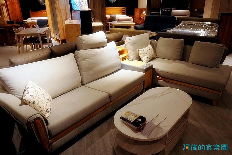 【台中大雅】億家具批發倉庫台中總店-千坪超大賣場，數十款沙發、床、櫃，還可客製化，選購家具來這就對了