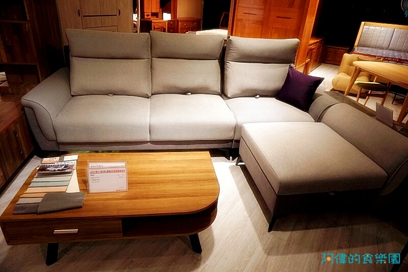 【台中大雅】億家具批發倉庫台中總店-千坪超大賣場，數十款沙發、床、櫃，還可客製化，選購家具來這就對了