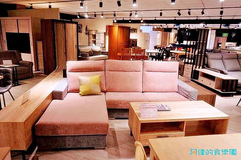 【台中大雅】億家具批發倉庫台中總店-千坪超大賣場，數十款沙發、床、櫃，還可客製化，選購家具來這就對了