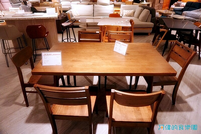 【台中大雅】億家具批發倉庫台中總店-千坪超大賣場，數十款沙發、床、櫃，還可客製化，選購家具來這就對了