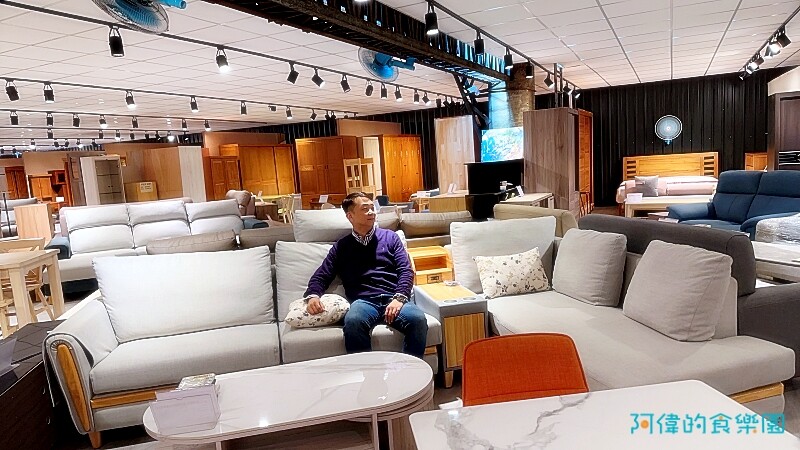 【台中大雅】億家具批發倉庫台中總店-千坪超大賣場，數十款沙發、床、櫃，還可客製化，選購家具來這就對了