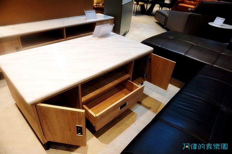 【台中大雅】億家具批發倉庫台中總店-千坪超大賣場，數十款沙發、床、櫃，還可客製化，選購家具來這就對了