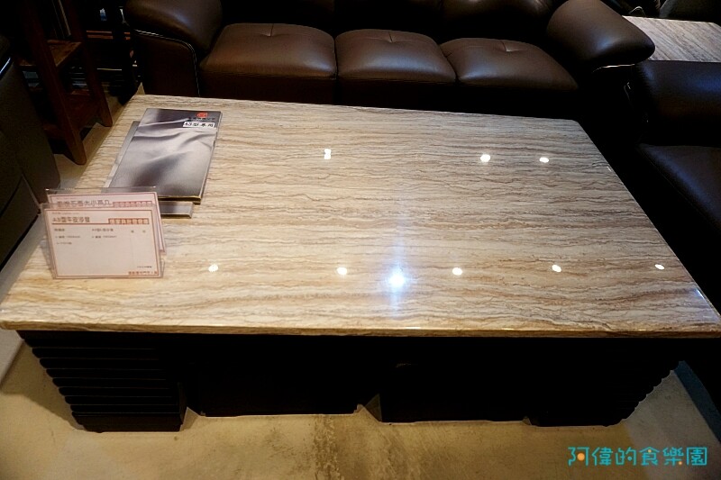 【台中大雅】億家具批發倉庫台中總店-千坪超大賣場，數十款沙發、床、櫃，還可客製化，選購家具來這就對了