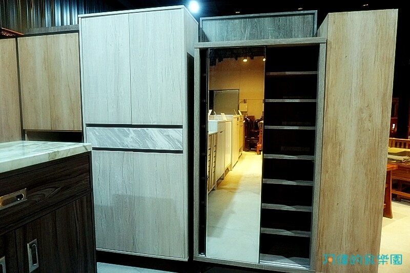 【台中大雅】億家具批發倉庫台中總店-千坪超大賣場，數十款沙發、床、櫃，還可客製化，選購家具來這就對了