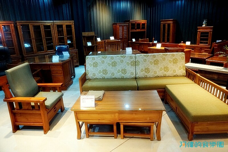 【台中大雅】億家具批發倉庫台中總店-千坪超大賣場，數十款沙發、床、櫃，還可客製化，選購家具來這就對了