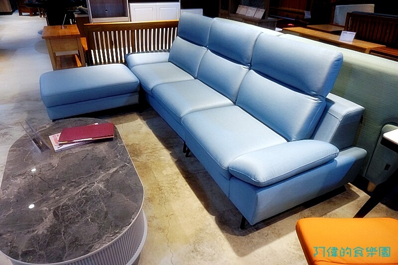 【台中大雅】億家具批發倉庫台中總店-千坪超大賣場，數十款沙發、床、櫃，還可客製化，選購家具來這就對了