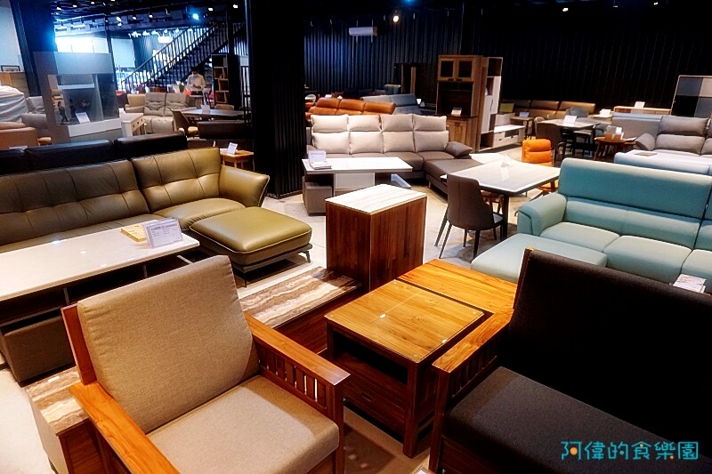 【台中大雅】億家具批發倉庫台中總店-千坪超大賣場，數十款沙發、床、櫃，還可客製化，選購家具來這就對了