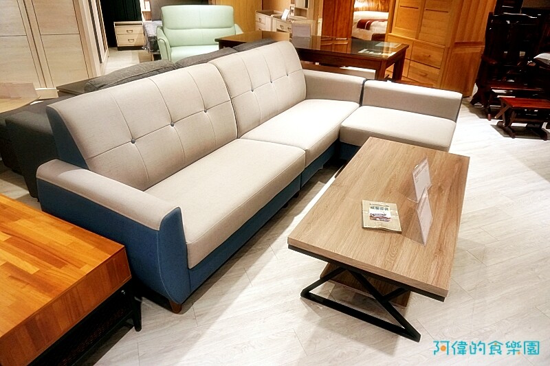 【台中大雅】億家具批發倉庫台中總店-千坪超大賣場，數十款沙發、床、櫃，還可客製化，選購家具來這就對了