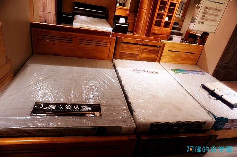 【台中大雅】億家具批發倉庫台中總店-千坪超大賣場，數十款沙發、床、櫃，還可客製化，選購家具來這就對了