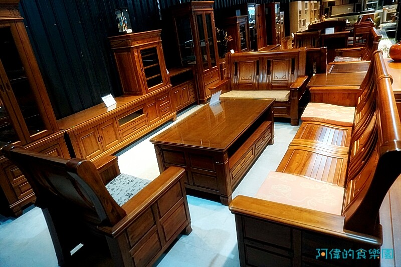 【台中大雅】億家具批發倉庫台中總店-千坪超大賣場，數十款沙發、床、櫃，還可客製化，選購家具來這就對了