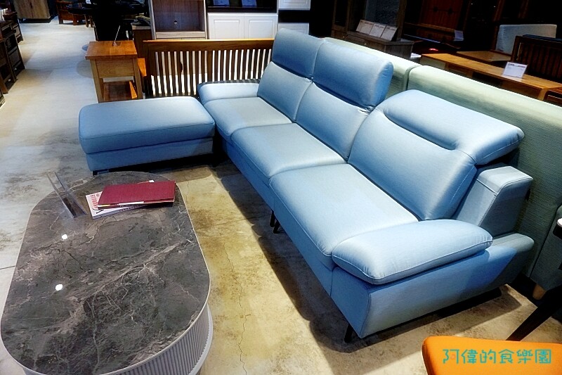 【台中大雅】億家具批發倉庫台中總店-千坪超大賣場，數十款沙發、床、櫃，還可客製化，選購家具來這就對了