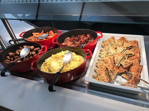 （北歐旅遊）瑞典🇸🇪斯德哥爾摩<->芬蘭🇫🇮赫爾辛基郵輪旅遊 船上自助早餐只要3百多 魚子醬、鵝肝醬、生鮭魚吃到飽-維京郵輪viking line