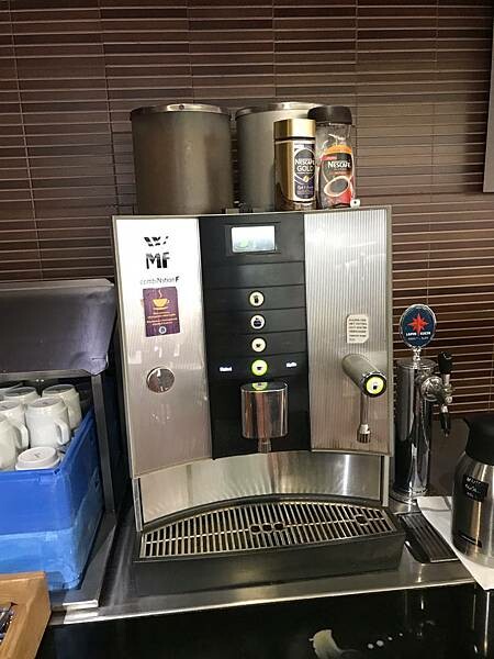 （北歐旅遊）瑞典🇸🇪斯德哥爾摩<->芬蘭🇫🇮赫爾辛基郵輪旅遊 船上自助早餐只要3百多 魚子醬、鵝肝醬、生鮭魚吃到飽-維京郵輪viking line