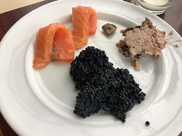 （北歐旅遊）瑞典🇸🇪斯德哥爾摩<->芬蘭🇫🇮赫爾辛基郵輪旅遊 船上自助早餐只要3百多 魚子醬、鵝肝醬、生鮭魚吃到飽-維京郵輪viking line