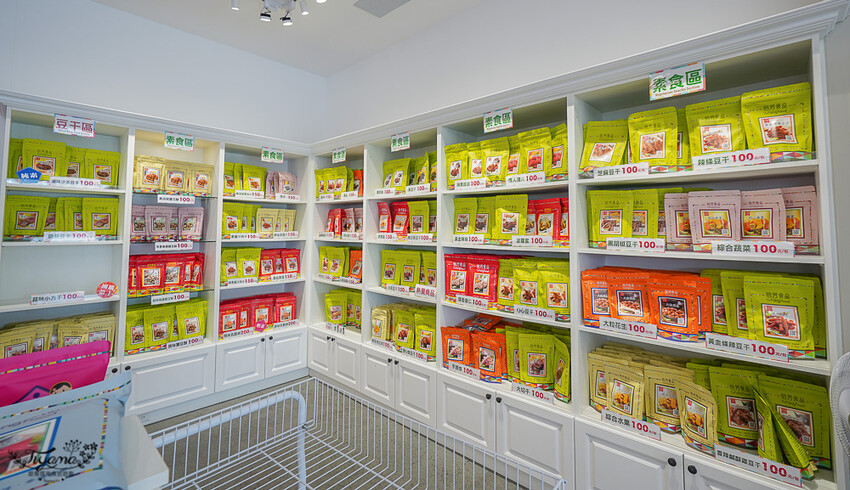 裕芳通霄店|苗栗餅乾批發:餅乾.零食.肉干50元起,台版巧克比這裡買!!國道3號通霄交流道旁人氣伴手禮店 @緹雅瑪 美食旅遊趣