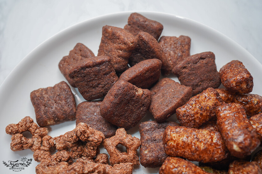 裕芳通霄店|苗栗餅乾批發:餅乾.零食.肉干50元起,台版巧克比這裡買!!國道3號通霄交流道旁人氣伴手禮店 @緹雅瑪 美食旅遊趣