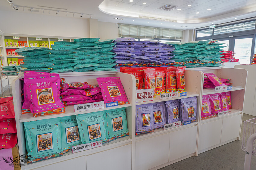 裕芳通霄店|苗栗餅乾批發:餅乾.零食.肉干50元起,台版巧克比這裡買!!國道3號通霄交流道旁人氣伴手禮店 @緹雅瑪 美食旅遊趣