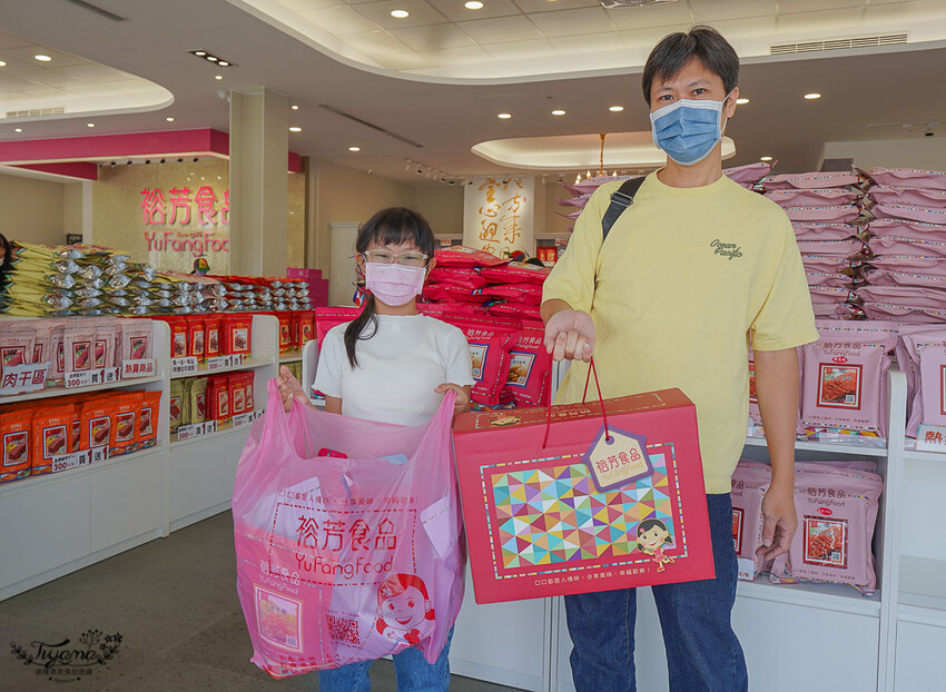 裕芳通霄店|苗栗餅乾批發:餅乾.零食.肉干50元起,台版巧克比這裡買!!國道3號通霄交流道旁人氣伴手禮店 @緹雅瑪 美食旅遊趣