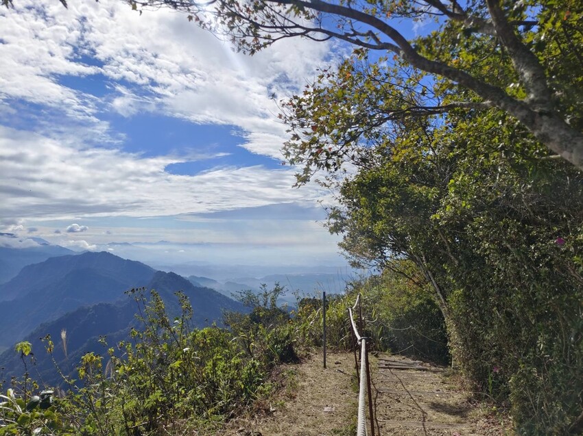 395240.jpg - 【苗栗.大湖】2022賞楓推薦。馬那邦山小百岳no.37。噴發的雲海超美+吳姊包子店早餐