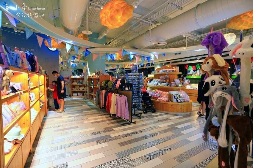 台中后里|麗寶OUTLET MALL-耶誕新年城.3大光影藝術燈區|全台最大天空之夢摩天輪.一圈25分獨家LINE FRIENDS