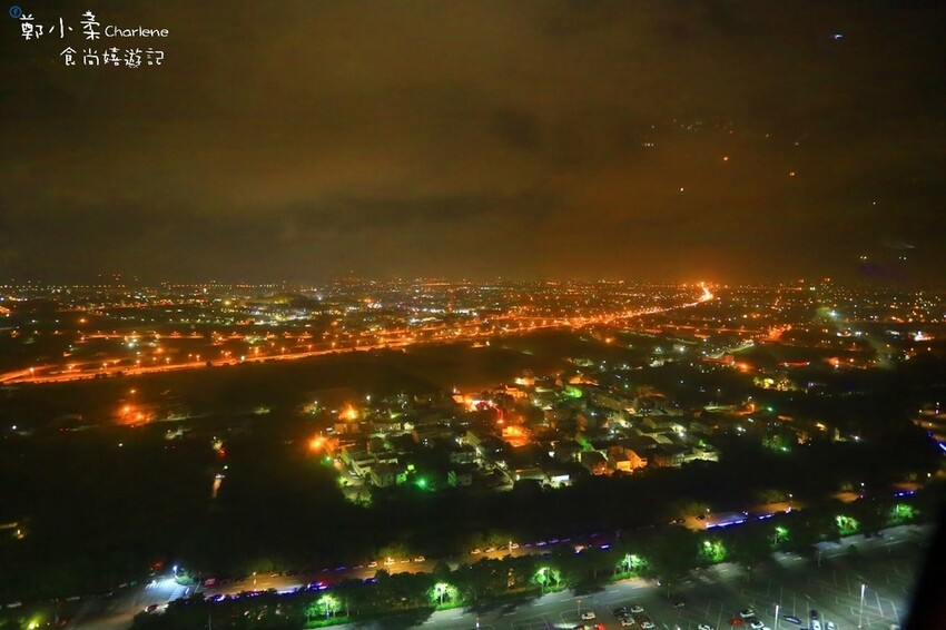 台中后里|麗寶OUTLET MALL-耶誕新年城.3大光影藝術燈區|全台最大天空之夢摩天輪.一圈25分獨家LINE FRIENDS