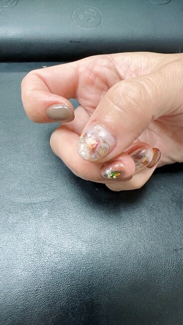 【台中美甲推薦】北屯區環境可愛夢幻價格透明無壓力『HugNail YaYa擁抱美甲』咬甲救星,每月指定優惠款指定