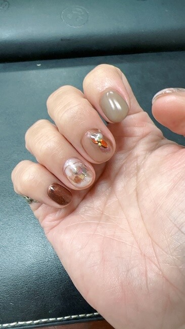 【台中美甲推薦】北屯區環境可愛夢幻價格透明無壓力『HugNail YaYa擁抱美甲』咬甲救星,每月指定優惠款指定