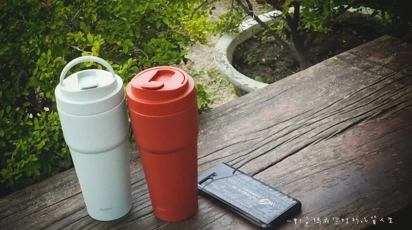WOKY保溫杯│沃廚│手提激凍輕芯鈦瓷易潔層渾圓杯│升級大容量、超強保冰保溫效果、輕芯鈦瓷易潔層讓飲品呈現最佳狀態！ - 吃貨閔爸-一對爸媽兩個娃的吃貨人生