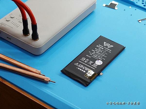 10白-原廠晶片已裝進新電池內-pro fix中壢新生店.jpg