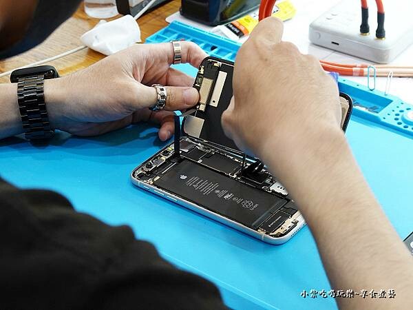 2白-拆螺絲-pro fix中壢新生店.jpg