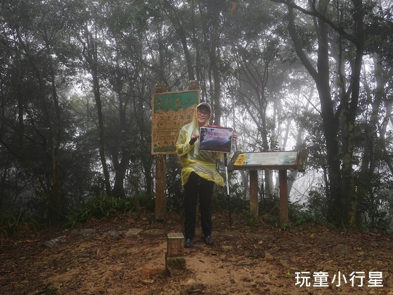 高雄景點｜橫跨高屏的尾寮山，拉繩攀登，挑戰型小百岳