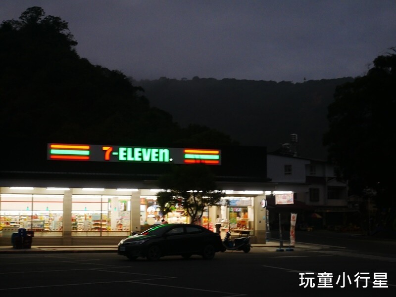 高雄景點｜橫跨高屏的尾寮山，拉繩攀登，挑戰型小百岳