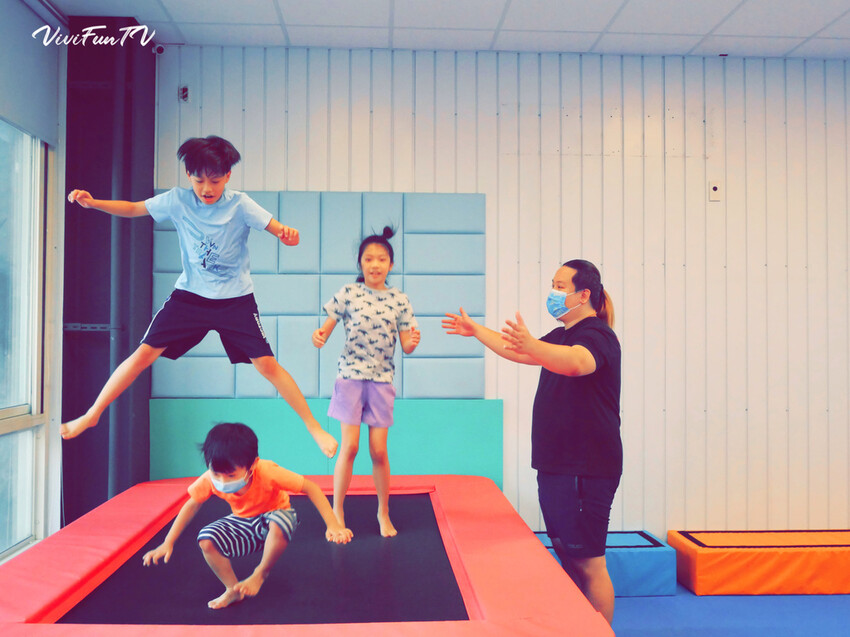 【米米瘋】台中北屯樂飛兒童體適能中心，開啟孩子的樂飛基因，發現彈翻快樂時光！體適能心得分享