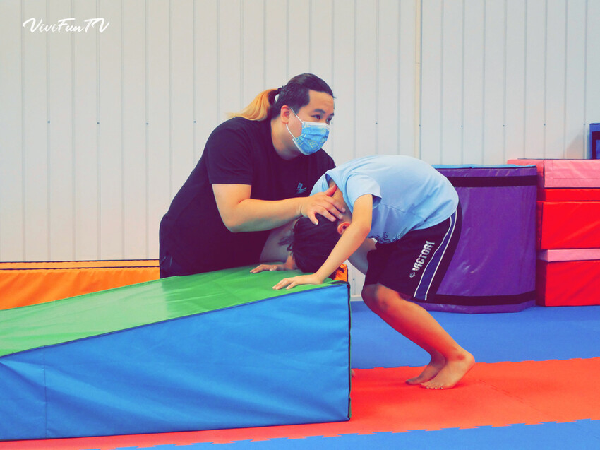 【米米瘋】台中北屯樂飛兒童體適能中心，開啟孩子的樂飛基因，發現彈翻快樂時光！體適能心得分享