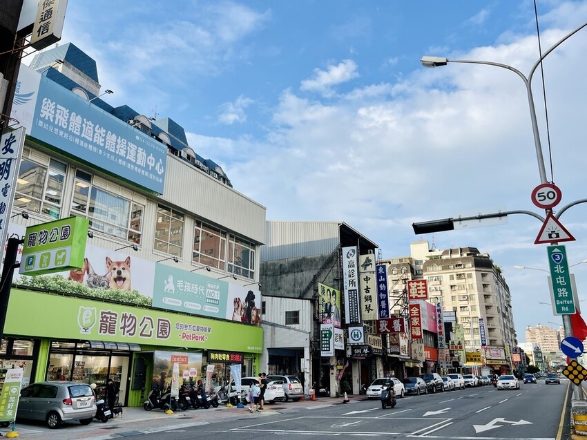 【米米瘋】台中北屯樂飛兒童體適能中心，開啟孩子的樂飛基因，發現彈翻快樂時光！體適能心得分享