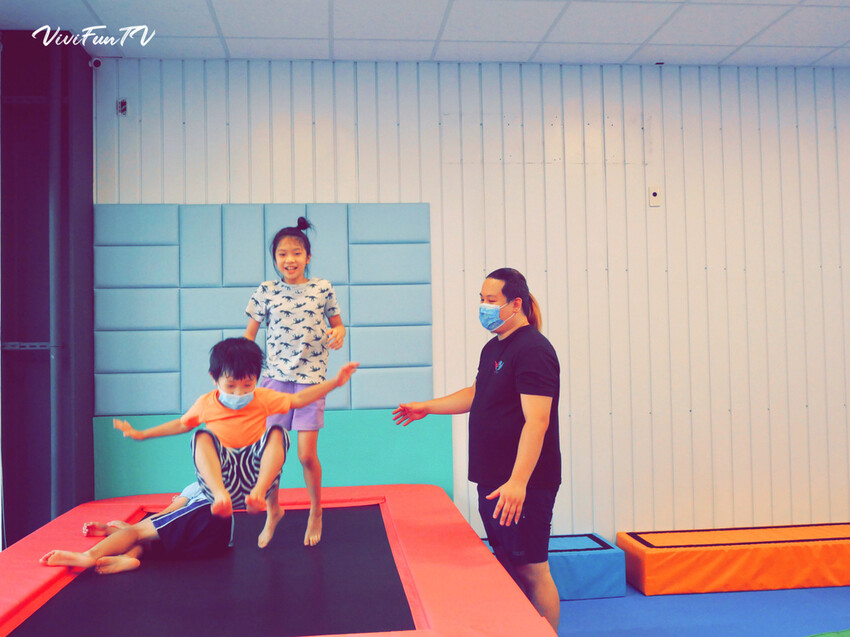 【米米瘋】台中北屯樂飛兒童體適能中心，開啟孩子的樂飛基因，發現彈翻快樂時光！體適能心得分享